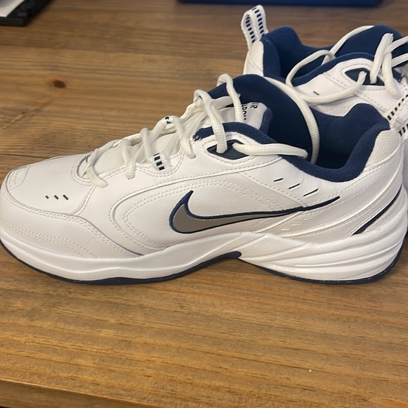 Nike Air Monarch IV Men’s 9.5W 4E white Walking Dad Shoes 416355–102 - Picture 5 of 10